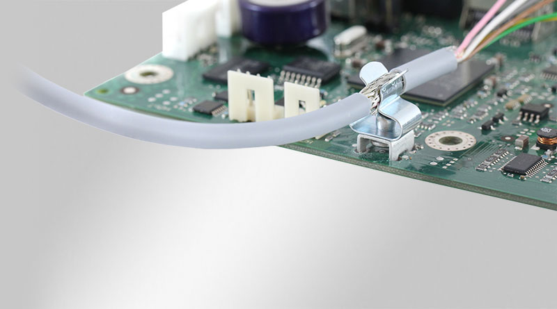 Clips de pantalla EMC para placas de circuito impreso